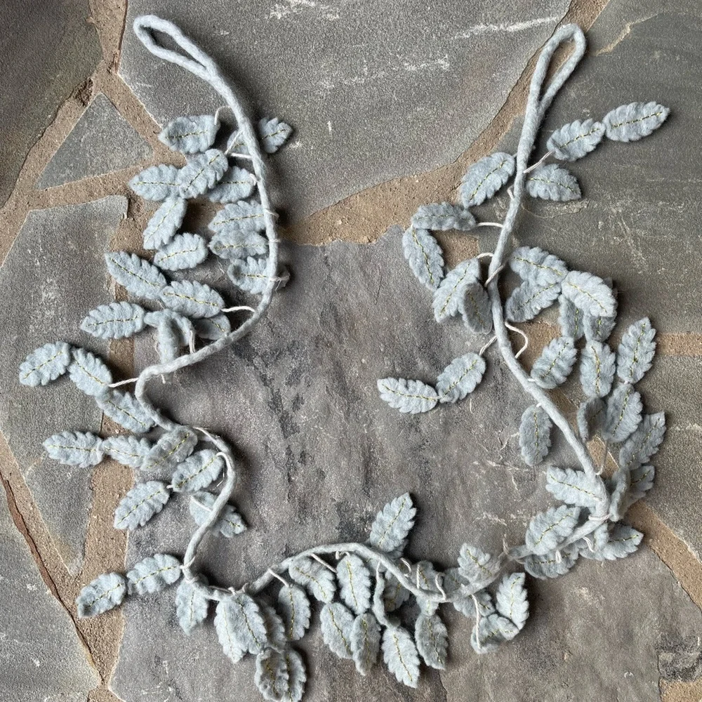 New! Feather Garland